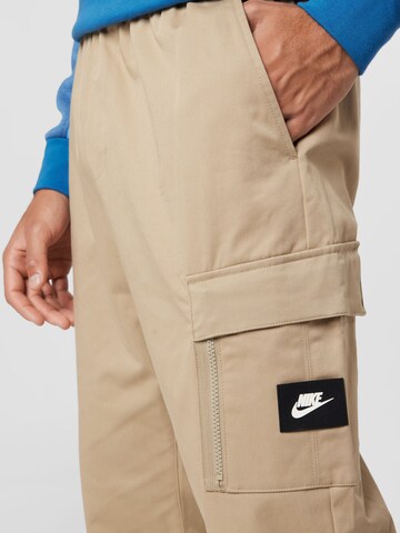 Nike Sportswear Дънки Tapered Leg Панталон в бежово