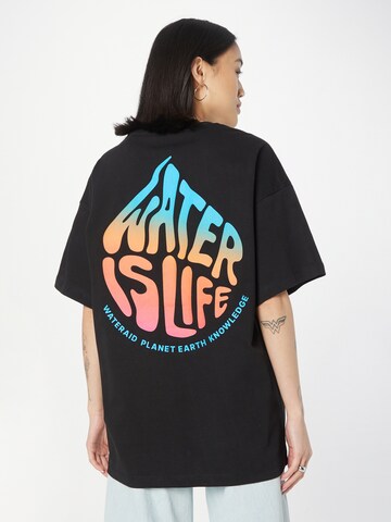 KnowledgeCotton Apparel Тениска 'WATERAID' в черно