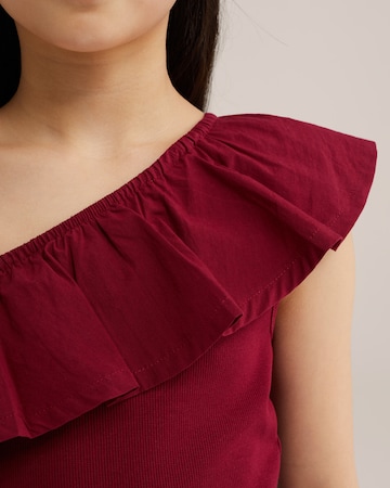 Rochie de la WE Fashion pe roșu