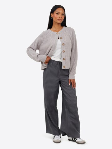 Wide leg Pantaloni di BRAVE SOUL in grigio