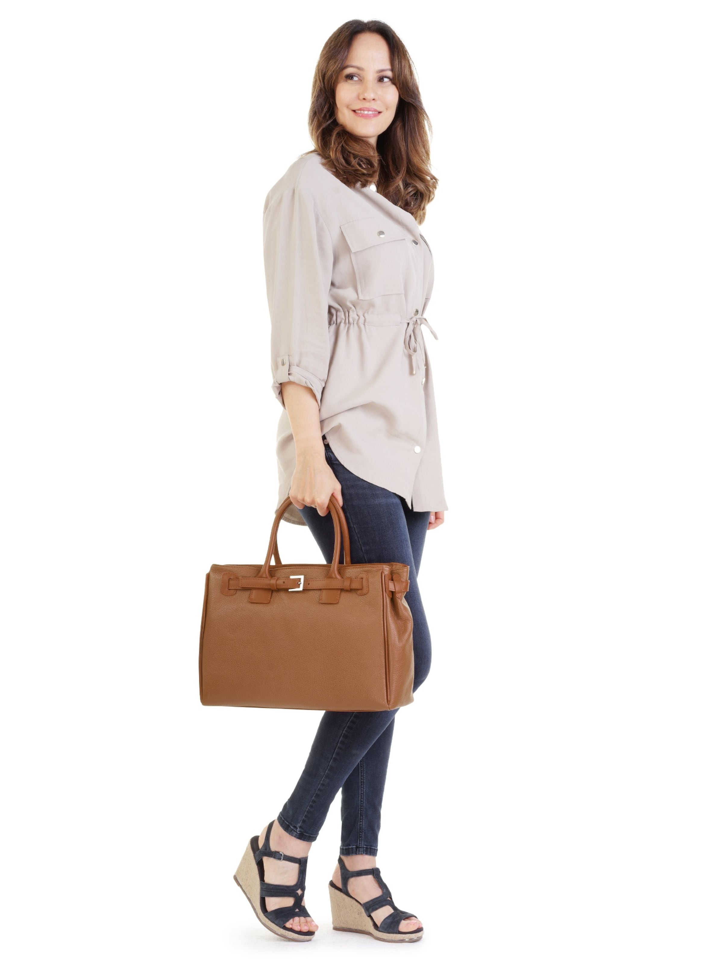 Cluty Handbag in Brown