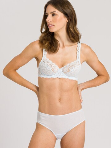 Hanro Bra ' Moments ' in Blue: front