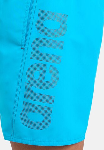 ARENA Beach Short 'LOGO BOXER' in Blau