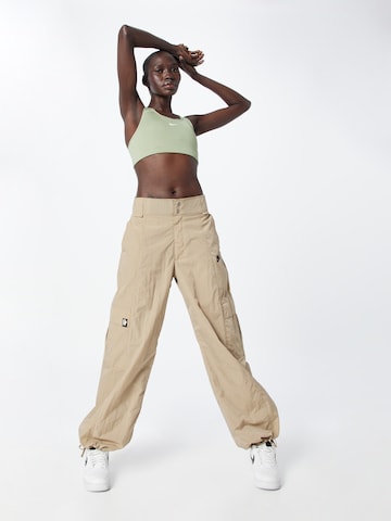 Wide leg Pantaloni cargo di Nike Sportswear in verde