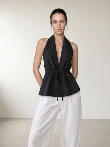 ARMIE Bluzka 'The Emma Halterneck Top' w kolorze czarny