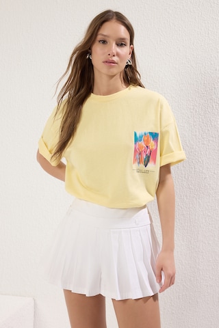 Trendyol - Camiseta talla grande en amarillo
