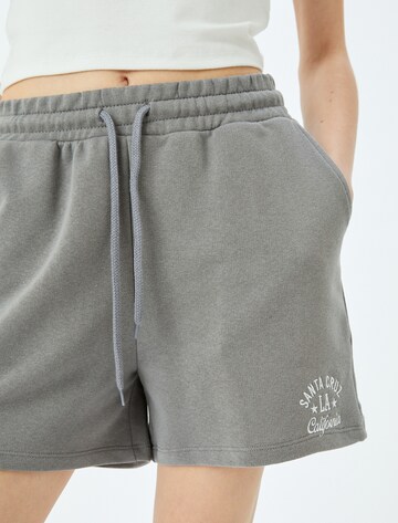 Koton Loosefit Shorts in Grau