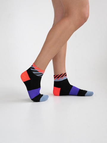 INCYLENCE Athletic Socks 'DISRUPTS SHORT' in Red