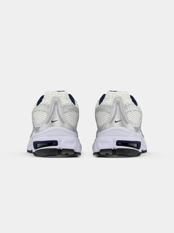 Nike Sportswear Ниски маратонки 'AIR MAX MOTO 2K' в бяло