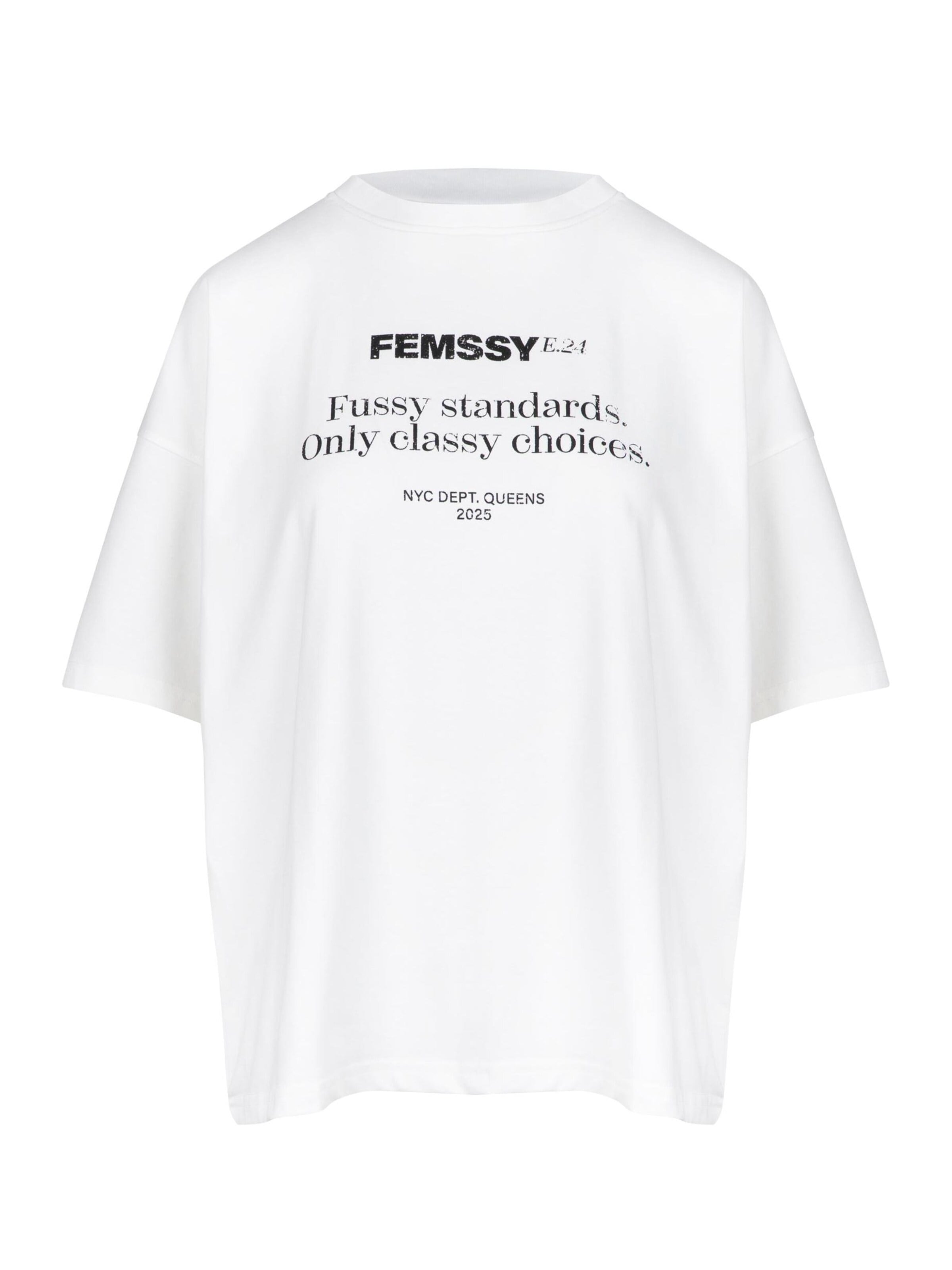 FEMSSY Shirts i hvid: forside
