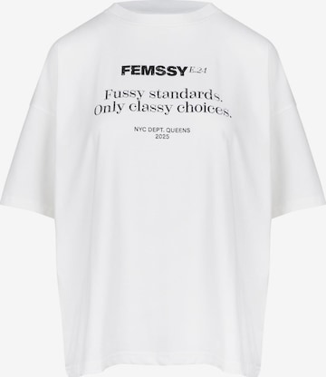FEMSSY Shirts i hvid: forside