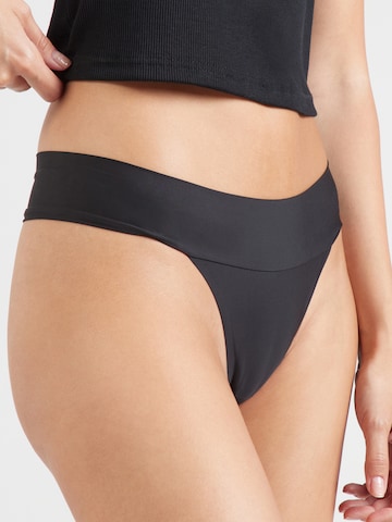 TRIUMPH String bugyik - fekete: elől