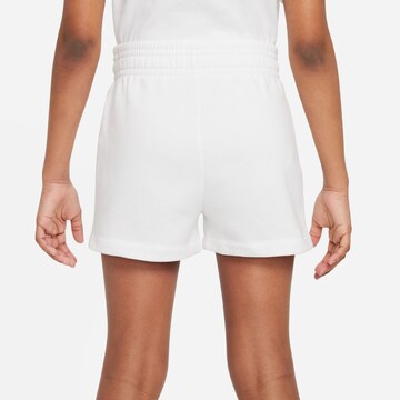 Nike Sportswear Regular Sportshorts in Weiß