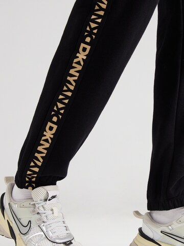 Tapered Pantaloni sportivi di DKNY Performance in nero