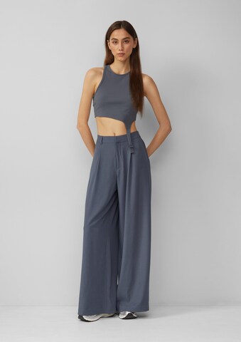QS Wide leg Pleat-front trousers in Grey: front