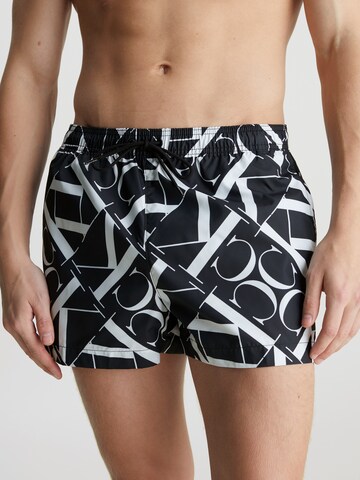 Calvin Klein Swimwear Regular Zwemshorts in Zwart: voorkant