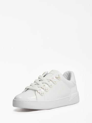 GUESS Sneaker in Weiß: front