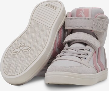 Hummel Sneaker in Grau