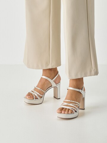 Sandales à lanières Tamaris en blanc