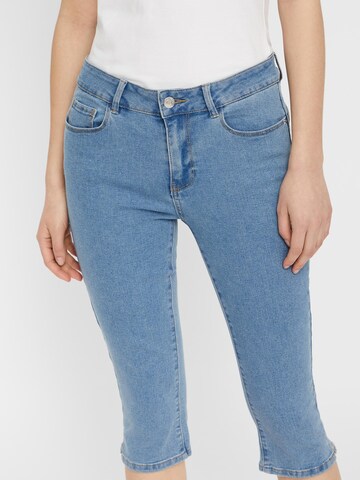 VERO MODA Slimfit Jeansy 'Hot Seven' w kolorze niebieski