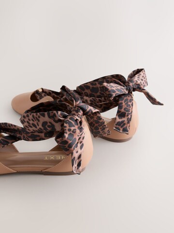 Next Балетки с ремешком в Бежевый