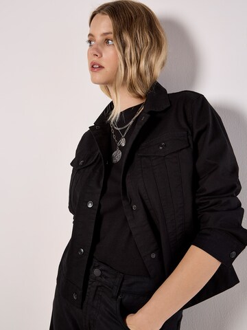 Veste bavaroise ' ' Apricot en noir