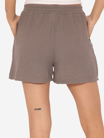 SASSYCLASSY Regular Shorts in Braun