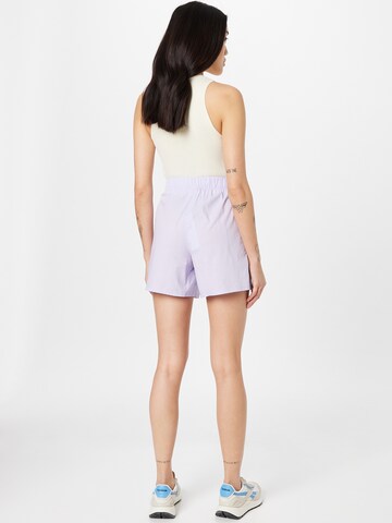 Noisy may Regular Shorts in Lila