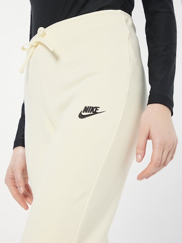 Nike Sportswear - Tapered Pantalón en blanco