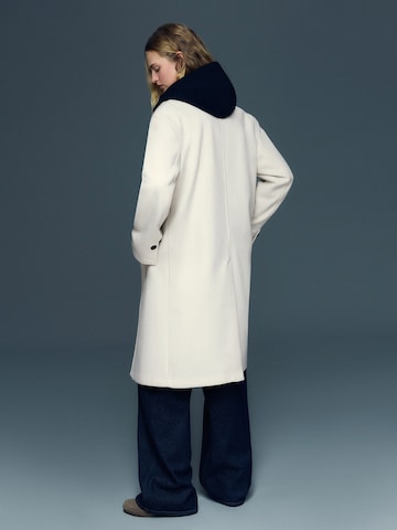 Manteau mi-saison Bershka en blanc