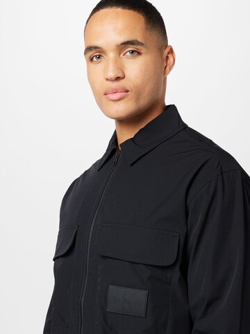 Calvin Klein Jeans Демисезонная куртка 'ESSENTIAL' в Черный