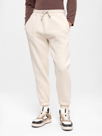 Antioch Tapered Broek in Beige: voorkant