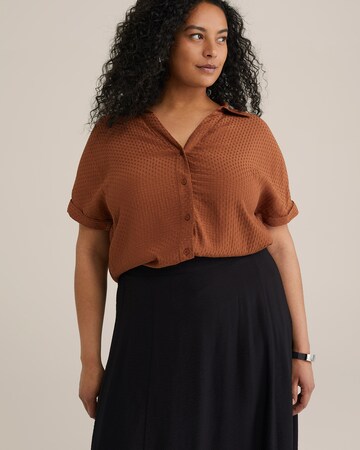WE Fashion Blouse in Bruin: voorkant