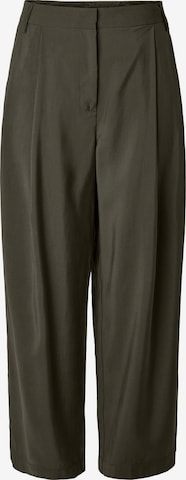Pantalon à pince 'PCCarla' PIECES en vert : devant