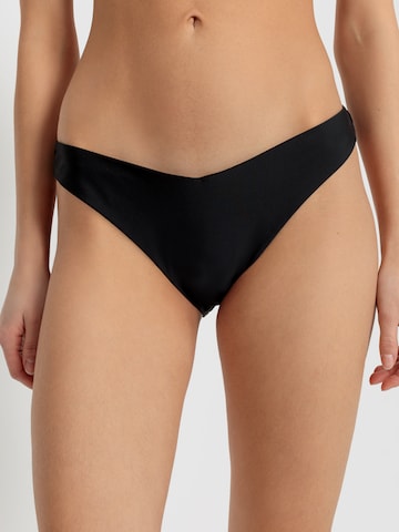 LSCN by LASCANA Bikini nadrágok 'Gina' - fekete: elől