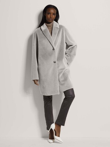 MADELEINE Wintermantel in Beige: voorkant