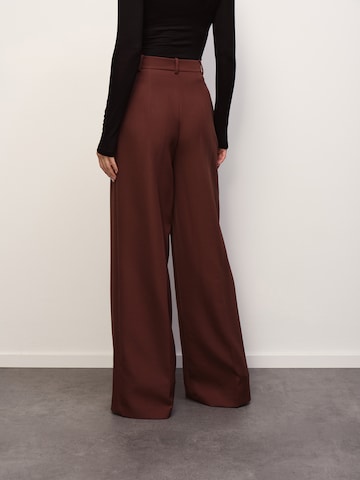 RÆRE by Lorena Rae - Loosefit Pantalón de pinzas 'Elektra' en marrón