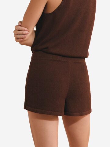 ETAM Shorty 'Assia' in Braun