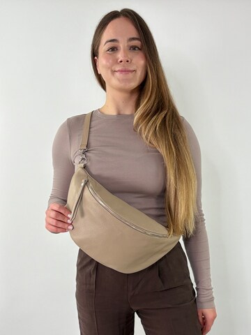lePelou Fanny Pack in Beige: front