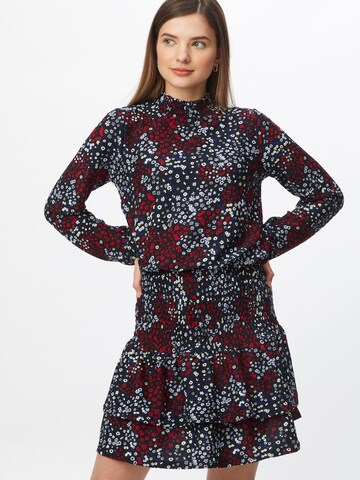 Rochie de la Dorothy Perkins pe negru: față