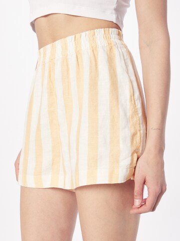 TOPSHOP - Regular Calças em laranja