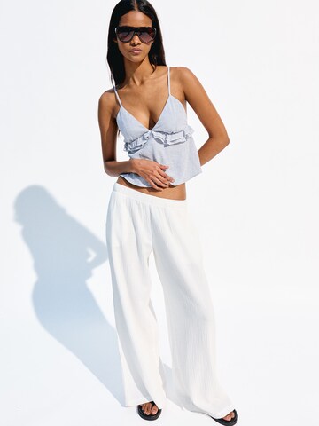 Wide leg Pantaloni di Bershka in bianco: frontale