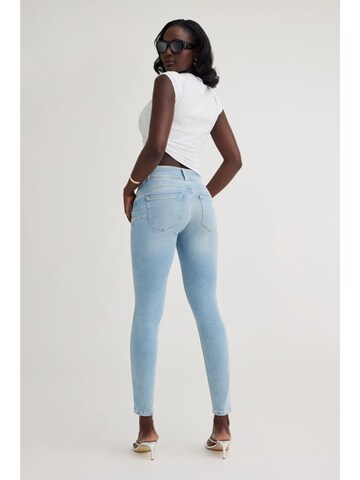 GUESS Skinny Jeans in Blau