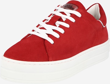 Baskets basses BULLBOXER en rouge : devant