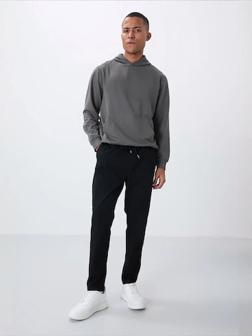 Tommy Life Workout Pants 'Jogginghose' in Black: front