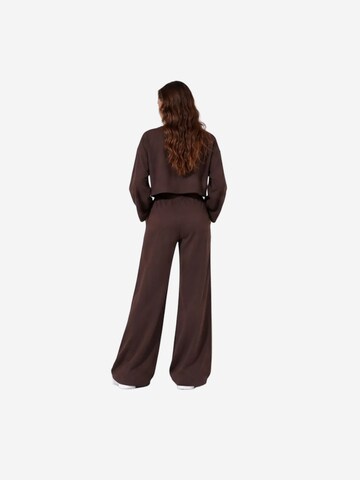 Lady Bersan - Roupa de casa em castanho