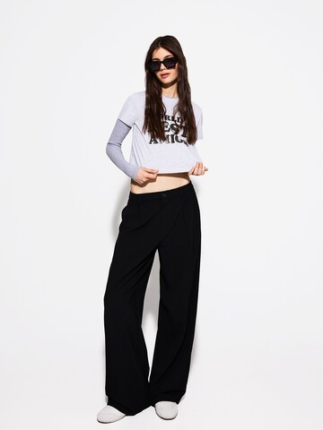 Bershka Wide Leg Laskoshousut värissä musta