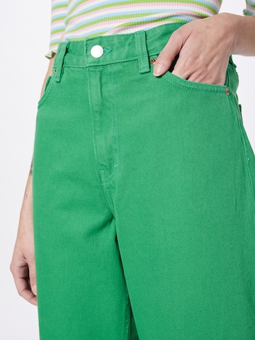 Monki Regular Jeans i grön