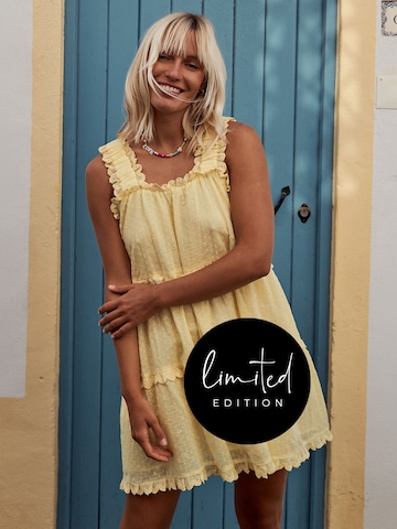 ABOUT YOU Limited Dress 'Janine' in Yellow: front