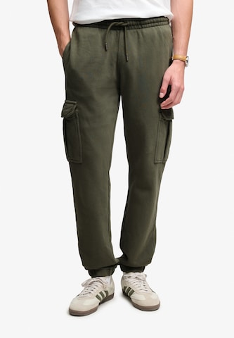 Superdry & Co Tapered Cargobroek in Groen: voorkant